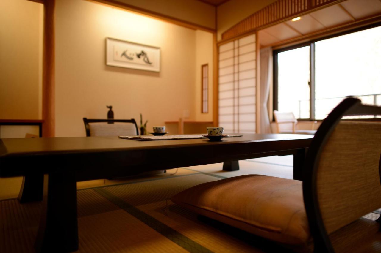 Iizaka Onsen Surikamitei Ohtori Hotel Fukushima  Bagian luar foto