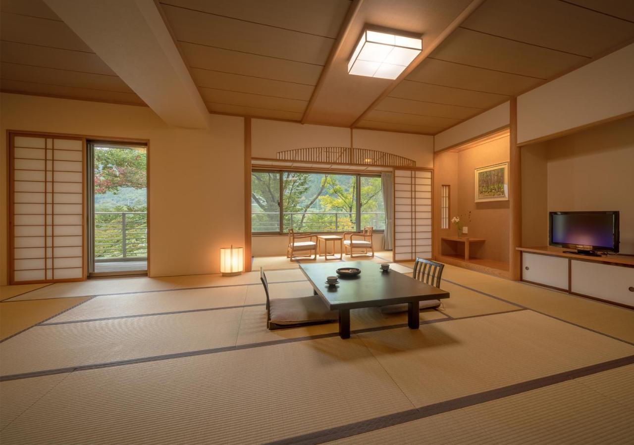 Iizaka Onsen Surikamitei Ohtori Hotel Fukushima  Bagian luar foto
